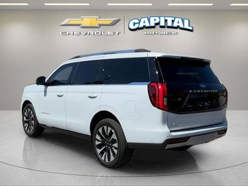 Used 2025 Ford Expedition Platinum w/ Driver's Package AWD/4WD image 3