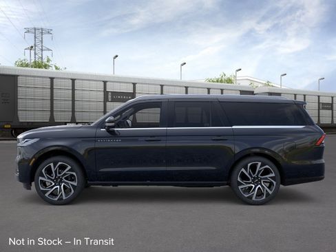 New 2026 Lincoln Navigator L Black Label AWD/4WD image 3