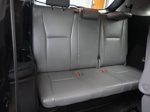 Used 2023 Toyota Highlander XLE FWD image 52