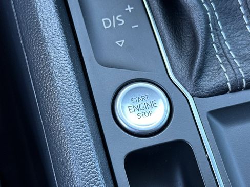 Certified 2022 Volkswagen Atlas Cross Sport SE image 23