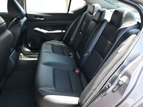 Used 2022 Nissan Altima 2.5 SR FWD image 18