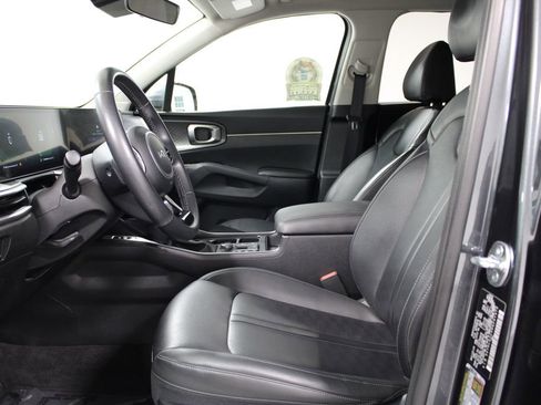 Used 2024 Kia Sorento S image 16