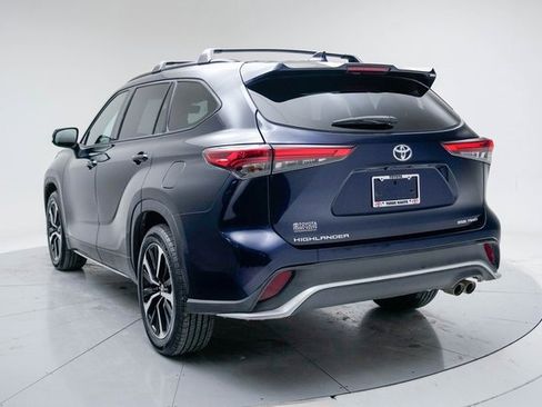 Used 2021 Toyota Highlander XSE image 3
