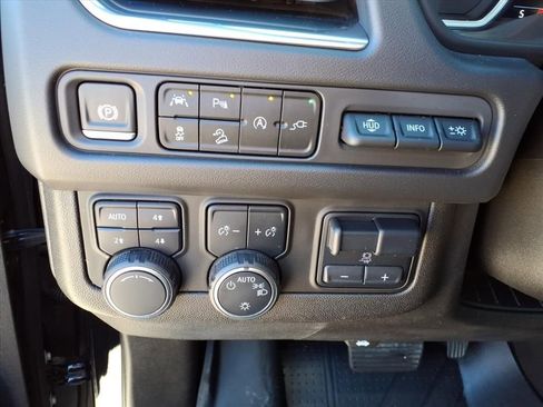 Used 2021 Chevrolet Tahoe Premier w/ Premium Package image 32