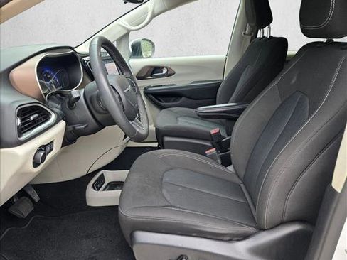 Used 2023 Chrysler Voyager LX FWD image 15