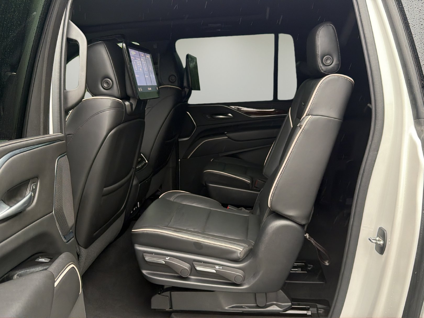 Used 2021 Cadillac Escalade ESV Premium Luxury AWD/4WD image 14