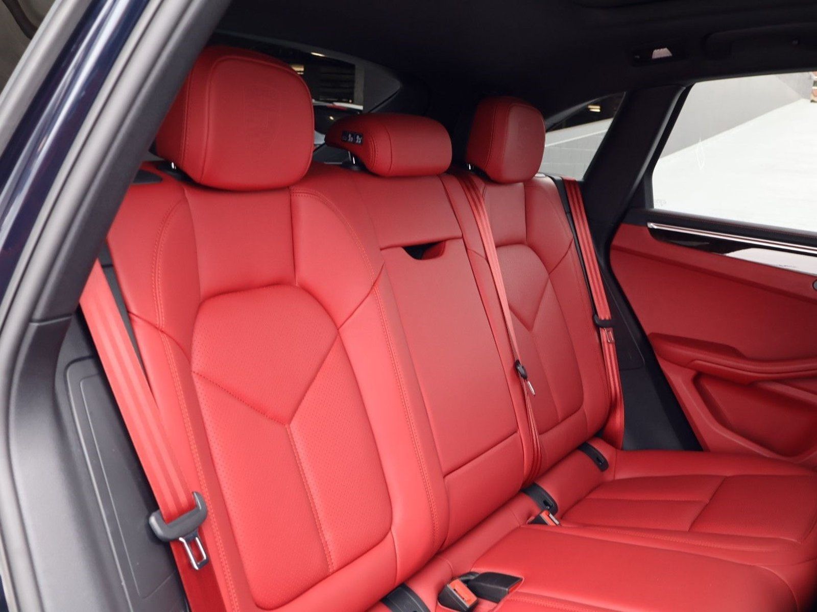 Certified 2020 Porsche Macan GTS AWD/4WD image 23