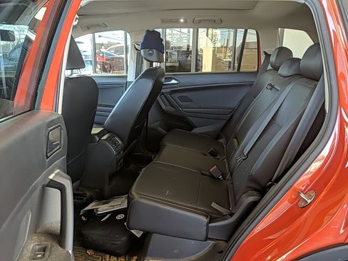 Used 2018 Volkswagen Tiguan SEL w/ 3rd Row Seat Package image 15