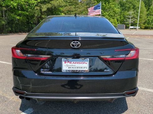 Used 2025 Toyota Camry SE FWD image 5