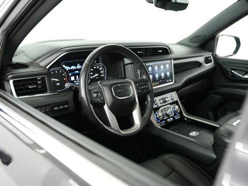 Used 2021 GMC Yukon XL Denali w/ Denali Premium Package AWD/4WD image 6