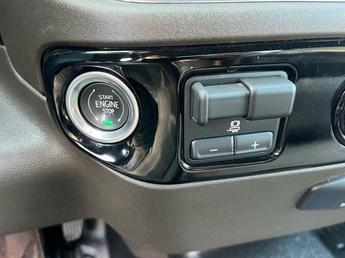 Used 2024 Chevrolet Silverado 2500 LT w/ Z71 Off-Road Package image 28