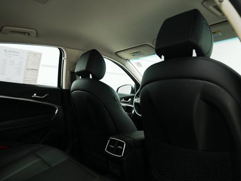 Used 2025 Genesis G70 2.5T image 29