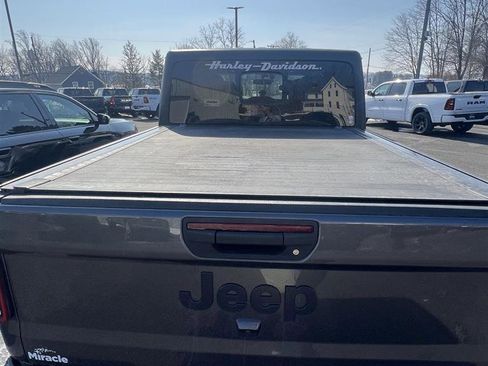 Used 2022 Jeep Gladiator Sport image 6