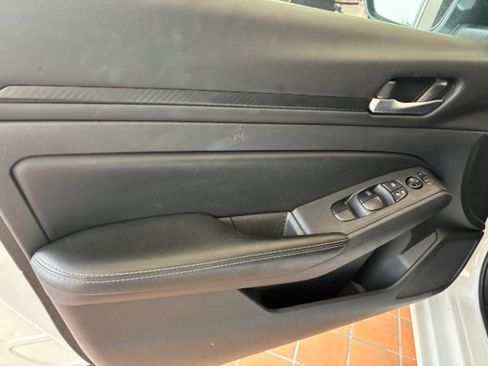 Used 2024 Nissan Altima 2.5 SV FWD image 15