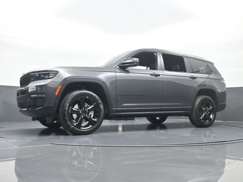 Used 2025 Jeep Grand Cherokee L Limited w/ Black Appearance Package image 53