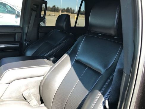 Used 2021 Ford Expedition XLT image 4