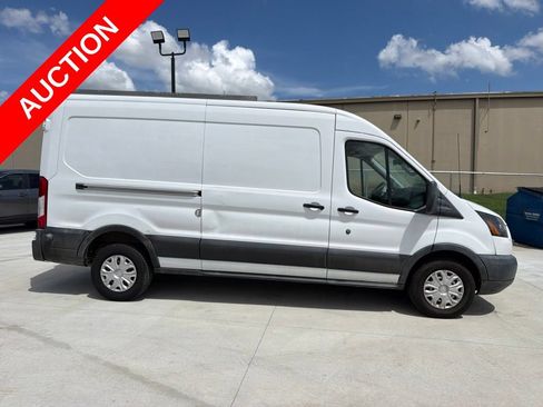 Used 2018 Ford Transit 250 148 Medium Roof RWD image 4