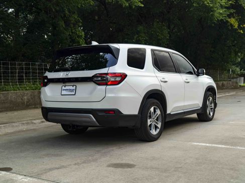 Used 2025 Honda Pilot EX-L image 9