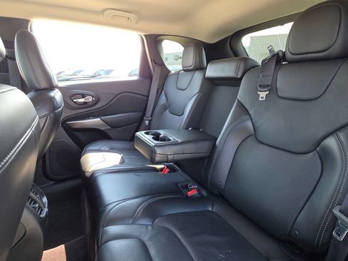 Used 2019 Jeep Cherokee Limited AWD/4WD image 18