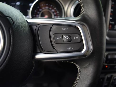 Used 2018 Jeep Wrangler Unlimited Rubicon w/ LED Lighting Group AWD/4WD image 5