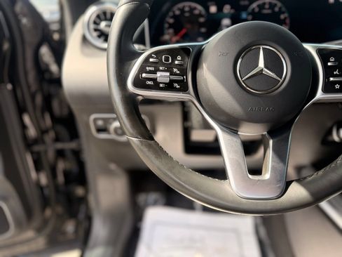 Used 2021 Mercedes-Benz GLA 250 4MATIC w/ Premium Package image 17