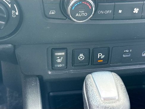 Used 2022 Nissan Frontier SV AWD/4WD image 24