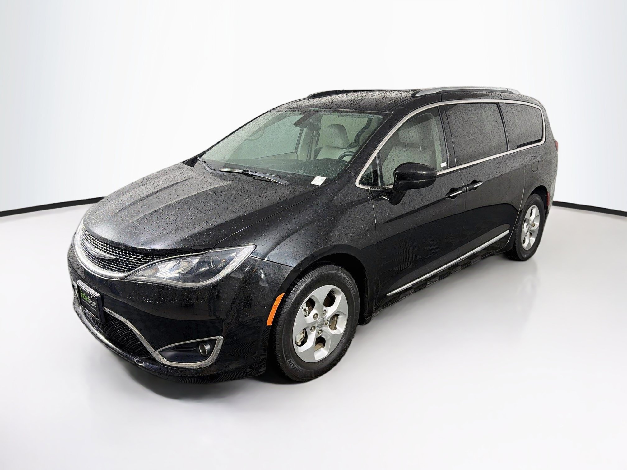 Used 2017 Chrysler Pacifica Touring-L Plus FWD image 3