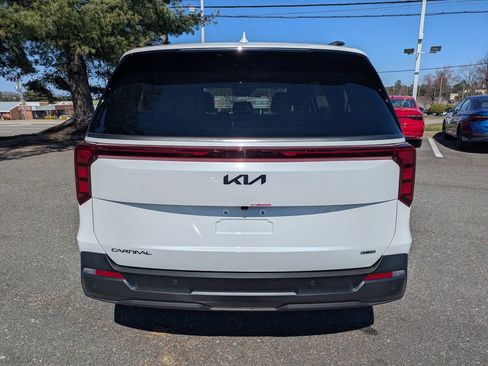 Used 2025 Kia Carnival SX w/ SX Dark Edition Package image 5