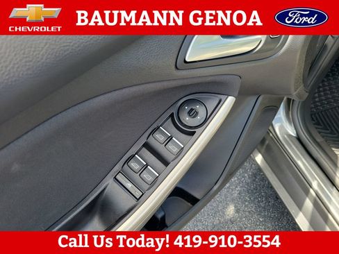 Used 2018 Ford Focus Titanium FWD image 11