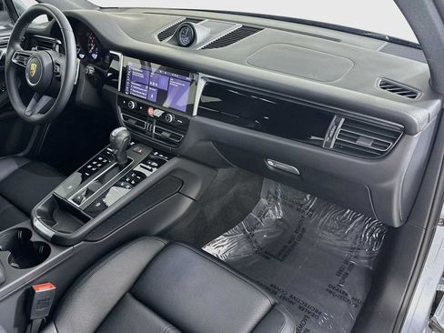 Certified 2026 Porsche Macan AWD/4WD image 30