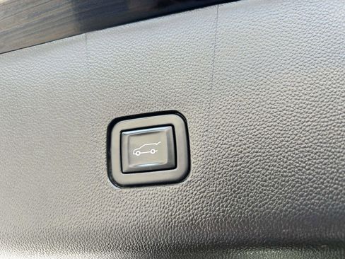 Used 2023 Chevrolet Traverse LT w/ LPO, Floor Liner Package image 18