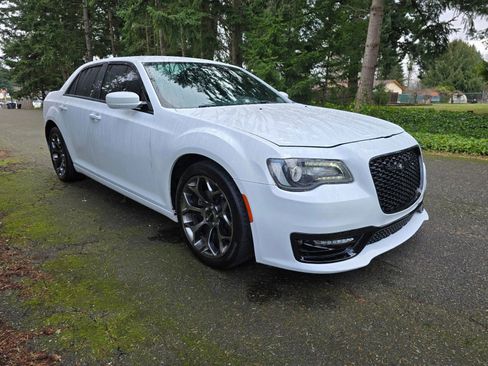 Used 2015 Chrysler 300 S image 7