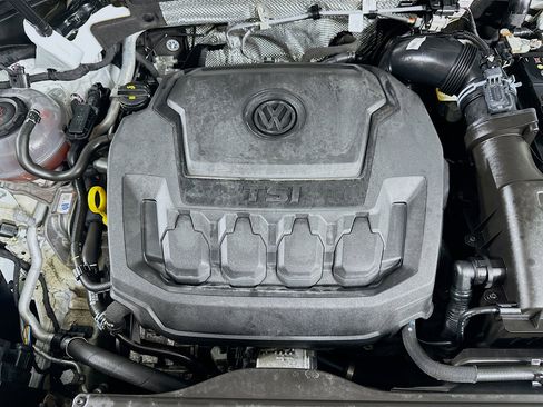 Used 2024 Volkswagen Tiguan SE R-Line image 34