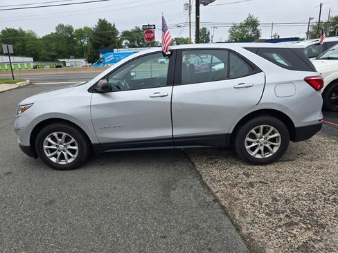 Used 2019 Chevrolet Equinox LS image 2