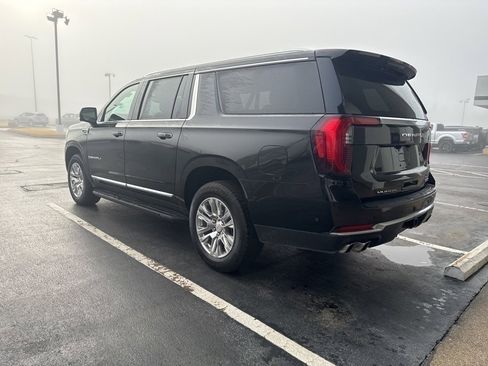 Used 2025 GMC Yukon XL Denali image 3