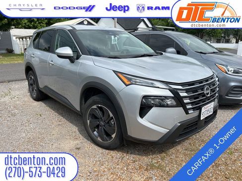 Used 2025 Nissan Rogue SV FWD image 1