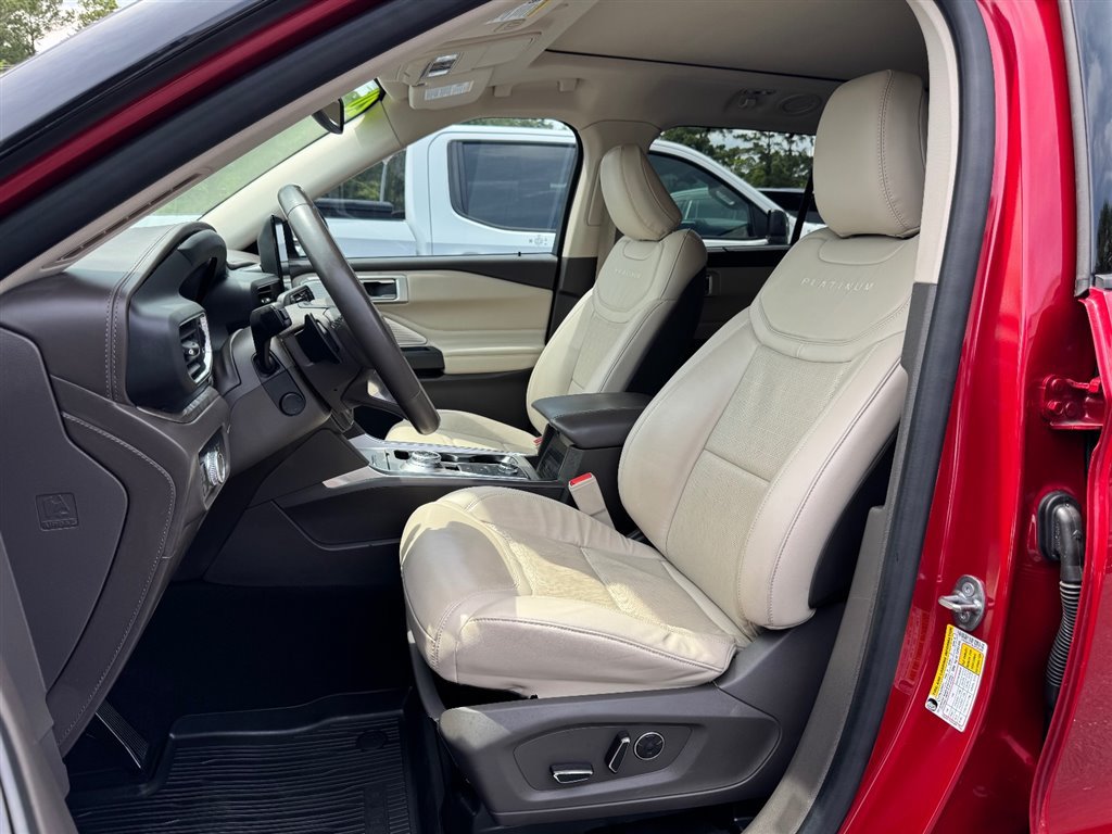 Used 2020 Ford Explorer Platinum w/ Premium Technology Package AWD/4WD image 18