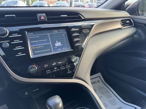 Used 2019 Toyota Camry SE FWD image 24