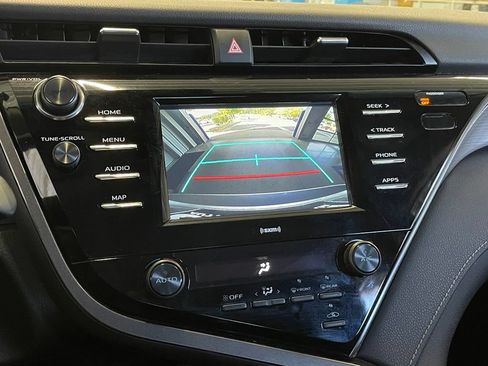 Used 2020 Toyota Camry SE FWD image 17