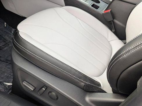 New 2025 Ford Escape SE w/ PHEV Premium Package FWD image 4