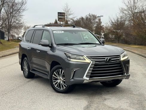 Used 2019 Lexus LX 570 4WD image 2
