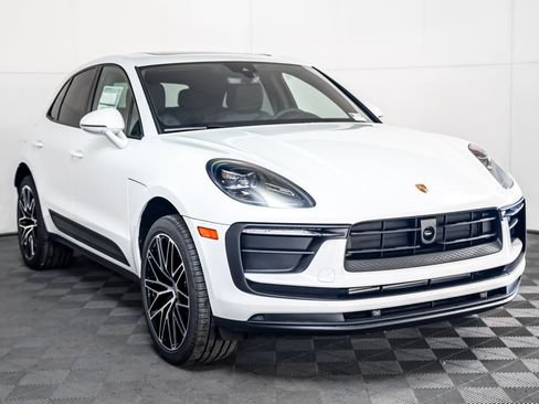 New 2026 Porsche Macan image 8