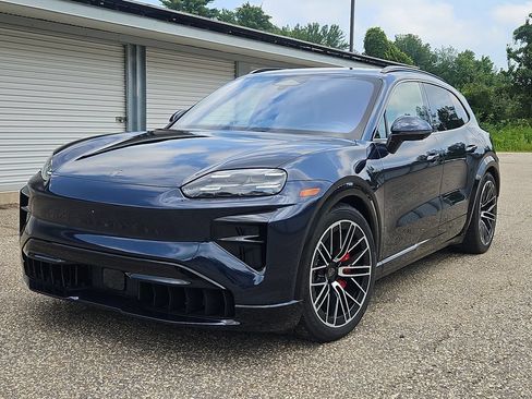 New 2026 Porsche Cayenne Turbo AWD/4WD image 1