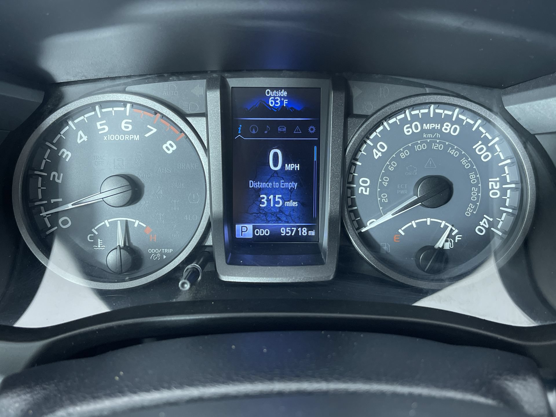 Used 2018 Toyota Tacoma TRD Sport AWD/4WD image 17