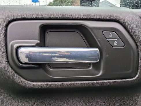 Used 2023 Chevrolet Silverado 2500 Custom w/ Custom Value Package image 13