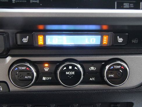 Used 2016 Toyota Tacoma TRD Off-Road w/ Premium & Technology Package AWD/4WD image 32