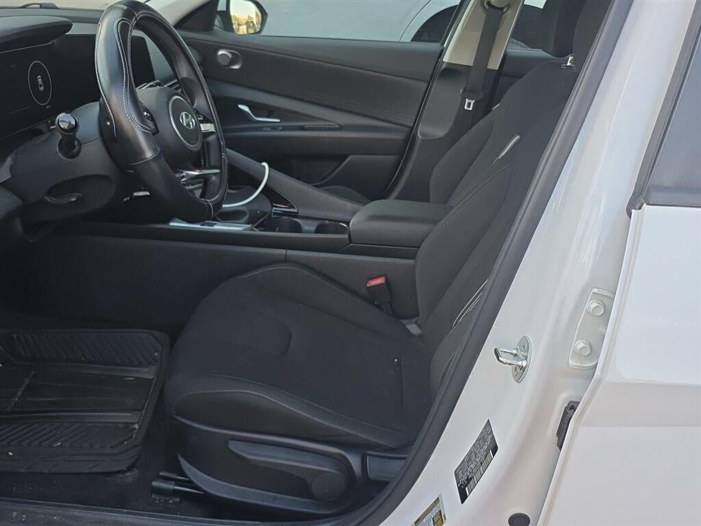 Used 2024 Hyundai Elantra Blue FWD image 2