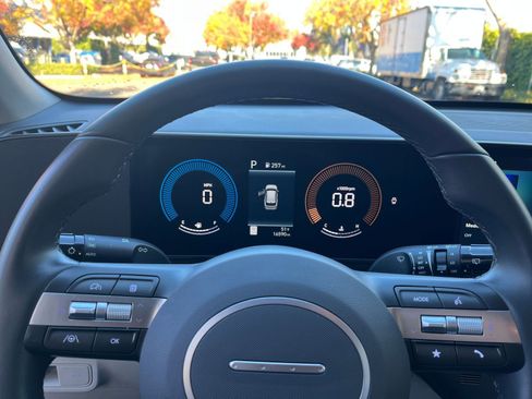 Used 2025 Hyundai Kona SEL image 28