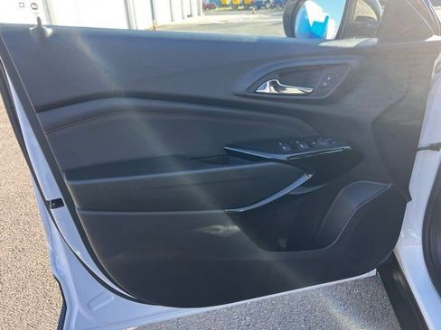 Certified 2024 Chevrolet Trax RS w/ Sunroof Package image 18