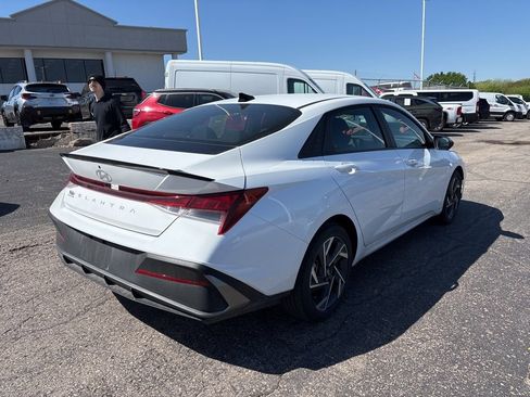 Used 2025 Hyundai Elantra Sport image 7